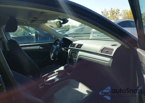 2013 Volkswagen Passat 2.5L Se from USA, damaged, VIN 1VWBP7A33DC110354